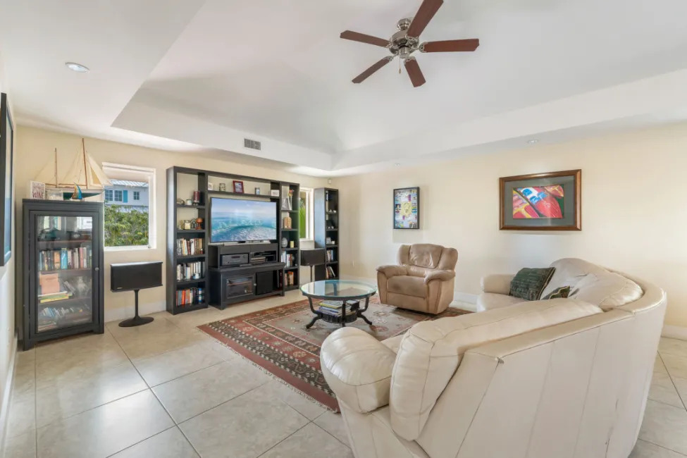 CRYSTAL HARBOUR CANAL FRONT HOME - 12 CRYSTAL DRIVE